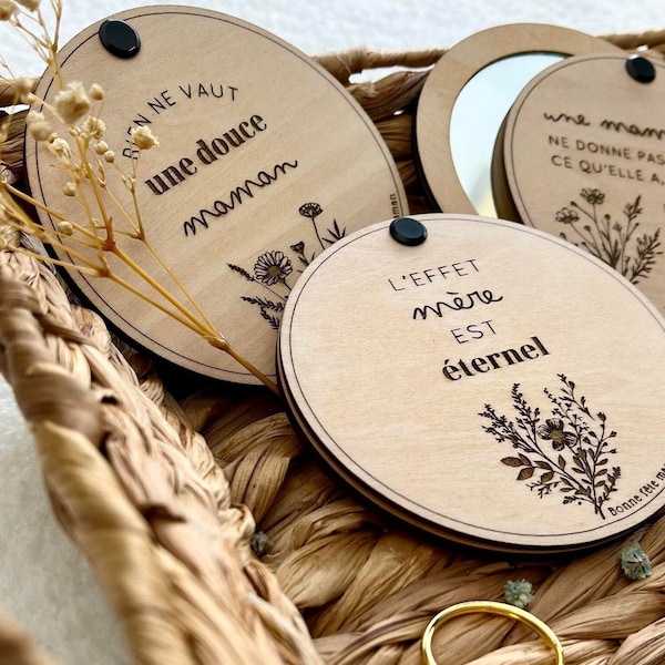 Miroir de poche en bois personnalisé fête des mères – Prénom enfant(s) - Cadeau – Bonne fête maman – Motif floral - DanslesBoisdeMalo