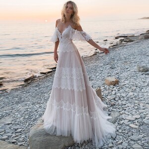 Boho Lace Applique Wedding Dress Vintage Bohemian Style Backless Beach Bridal Gown Perfect Wedding Gift