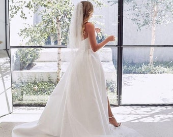 Elegant Strapless Wedding Gown - Minimalist Pleated Bridal Dress with High Slit and Trail, Perfect Princess Dress for Brides