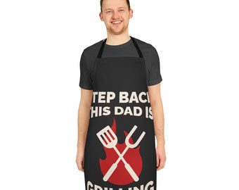 Treten Sie zurück: „This Dad is Grilling“-Schürze in Schwarz