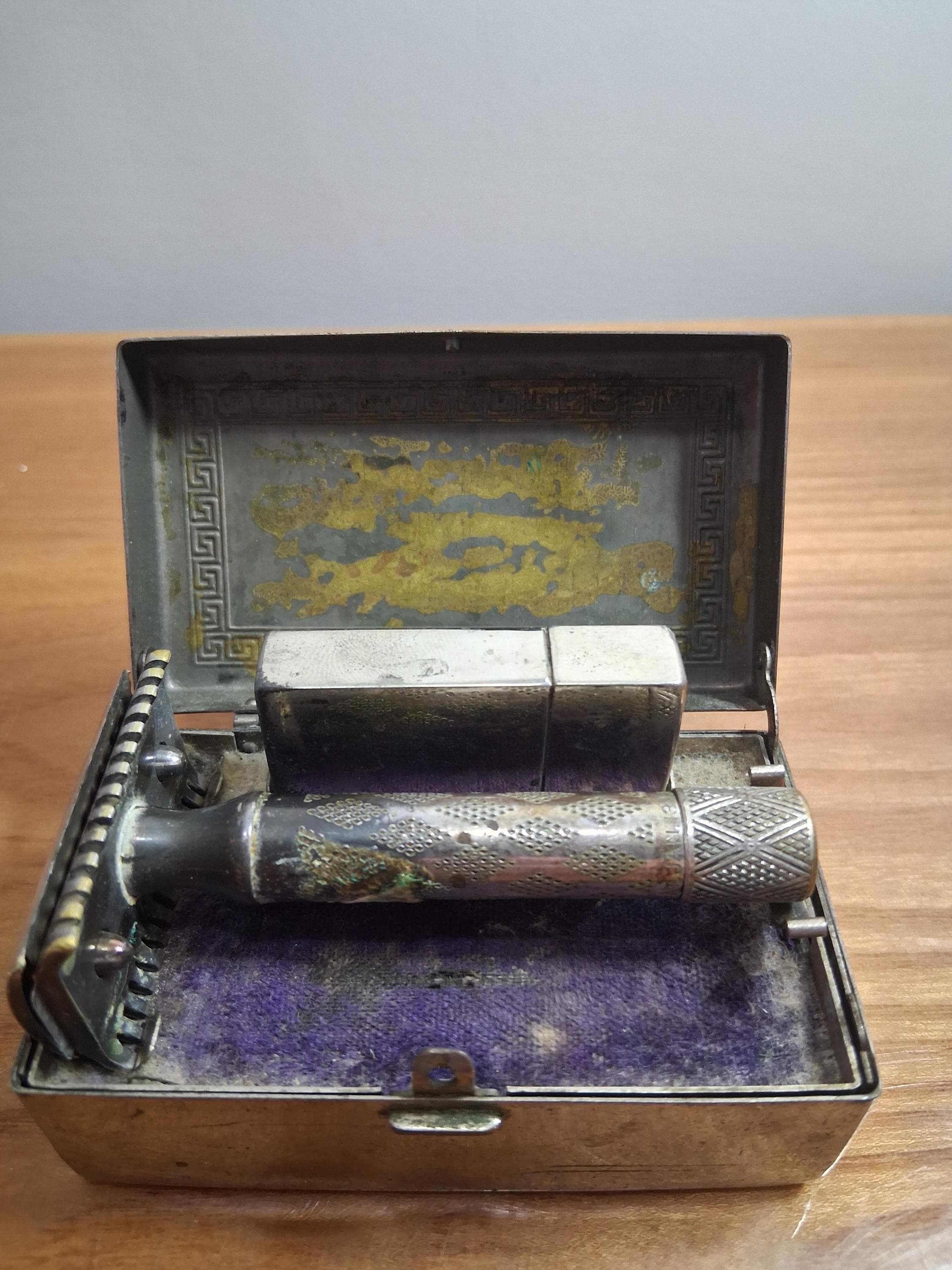 アンティーク★Gillette Bostonian★金属製、銀？髭剃りケース Gillette Bostonian Safety Razor - Etsy