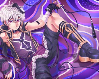 Puede incluir: Ilustración digital de un personaje con cabello blanco y negro, vistiendo un atuendo morado y negro con detalles dorados. El personaje está acostado con un micrófono y cables sobre un fondo morado y azul.