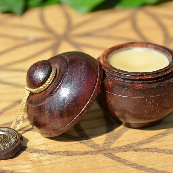 Scented cream in a rosewood box (perfume of your choice)