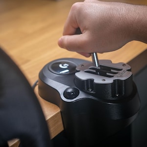 Manette de vitesse P1Labs en métal compatible avec les manettes de la série Logitech, acier revêtu, crans d'arrêt intégrés pour une expérience ultime