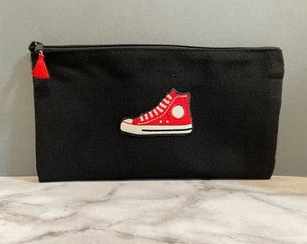 Schattig potloodzakje rode schoen etui rode Converse schoen ontwerp kleine student afstudeercadeau jongen meisje terug naar school cadeau voor kunstbenodigdheden