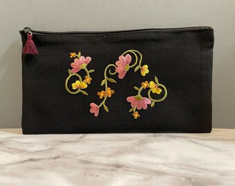 Bolsa de lápiz floral Flores púrpuras amarillas rosas Estuche de lápiz Diseño floral Bolso pequeño Bolso cosmético Regalo de cumpleaños para niña, bolso negro hija