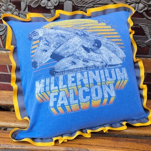 Millennium Falcon 16&quot; Throw Pillow