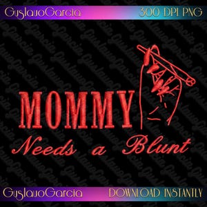 Könnte beinhalten: Ein digitales Stickdesign auf schwarzem Hintergrund mit dem roten Text MOMMY Needs a Blunt. Rechts zeigt eine rote Strichzeichnung eine Hand, die einen brennenden Blunt hält. Die oberen und unteren Balken enthalten den Text GuslavoGarcia 300 DPI PNG.