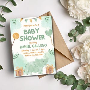 Groene en gele illustratieve schattige dieren babyshower speelse uitnodiging, sjabloon digitale babyshower