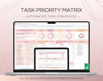 Könnte beinhalten: Ein Laptop-Computer zeigt eine Tabellenkalkulation mit dem Titel "Task Priority Matrix - Automated Task Strategist" und ein kleineres Tablet-Computer zeigt eine ähnliche Tabellenkalkulation. Die Tabellenkalkulation ist ein Werkzeug zum Organisieren und Priorisieren von Aufgaben. Der Hintergrund ist hellrosa mit abstrakten Linien.