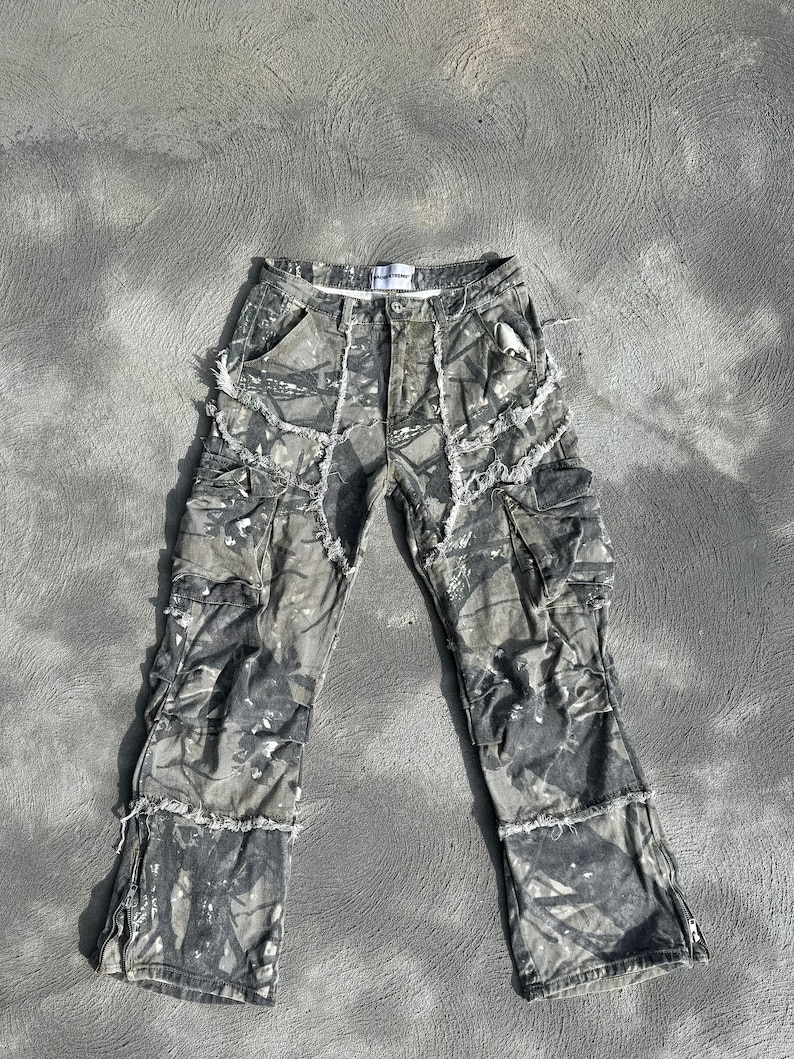 Pantalon cargo camouflage arbre en détresse salopette faite main en jean homme femme rue large image 1