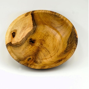 Walnut Bowl, Flat Wooden Dish with Natural Grain, Ø 20 cm