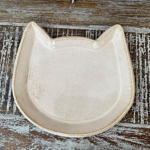 Plato de gato de cerámica hecho a mano