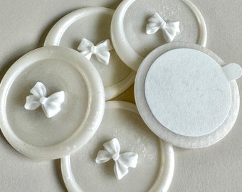 Sello de cera con lazo, pegatina, sello de cera con lazo pequeño, dije de lazo para boda, sello de cera con lazo blanco minimalista, sello de cera con lazo blanco, sello de cera de vitela, sello de lazo para sobre.