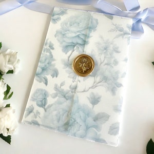 Blaue Toile Pergamin Jacke für Hochzeitseinladung Blaue Blumen Pergamentverpackung 15x20 Blau und Weiß Vorgefaltetes Blaues Save the Date Französischer Toile
