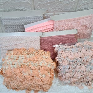 Passamanerie siciliane, frange, ponpon, cordini, stile barocco e vintage, per upcycling, scrap booking, tappezzeria, cucito, mix rosa-grigio