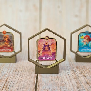 Pin Aufsteller für Disney Lorcana Organized Play Anstecker mit Filmmotiv, Rahmen für Pin / Anstecker, Pin Frame, Pin Holder