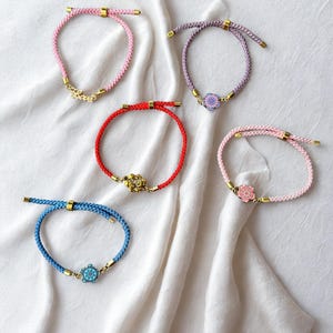 Pulsera de macramé hecha a mano con colgante – Pulsera boho ajustable en diferentes colores – Regalo pulsera de la amistad