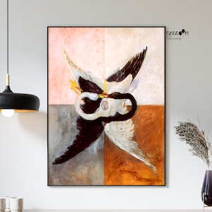 Puede incluir: Una pintura de dos cisnes con sus alas extendidas, formando una cruz. Los cisnes están pintados en tonos de negro, blanco y gris, y el fondo está dividido en cuatro secciones de rosa, gris, naranja y marrón.