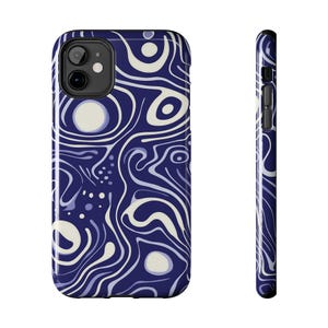 Coque de portable abstraite moderne, Lignes blanches ondulées, Formes circulaires, Fond bleu profond, Conception de carte topographique, Inspiration scientifique