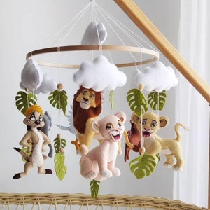 Simba Disney vilten mobiel. Babymobiel voor in de wieg. Babymobiel voor in de wieg. Decoratiecadeau voor de kinderkamer, kraamcadeau, cadeau voor een pasgeboren jongen, cartoon mobiel Lion King.