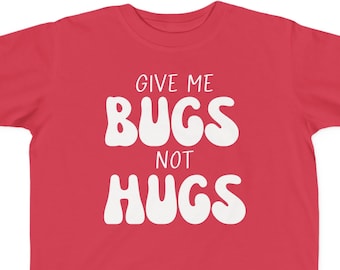 ハグじゃなくて虫をください。幼児用Tシャツ。バレンタインデー。ハグシャツ。男の子用バレンタインシャツ。幼児用おもしろバレンタインシャツ。ハグとキス