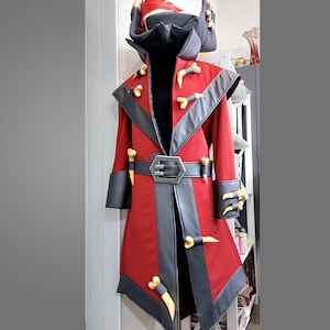 Costume Captain Flameheart Sea of Thieves. Cosplay pirate Ashen Skeleton Lord. Custom cosplay commissions.