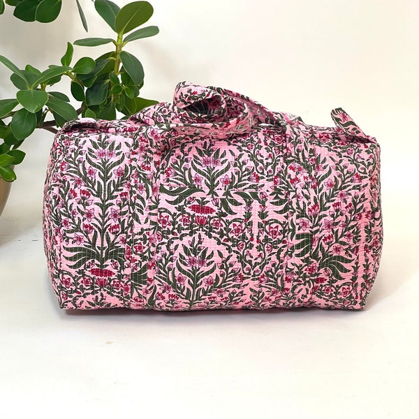 Quilted pink Floral Duffel Bag Weekend Travel Bag Cotton Handprinted  Floral Eco friendly Sustainable Yoga Bag Gym väska