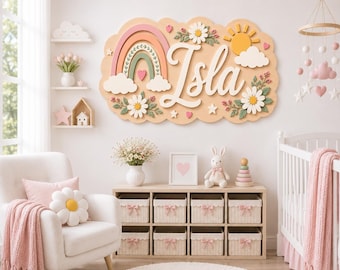 Placa personalizada com o nome da bebê e arco-íris, em madeira, com sol, nuvens e margaridas, ideal para decoração de quarto de bebê. Presente perfeito para chá de bebê. Placa decorativa com margaridas, sol e nuvens. Arco-íris.