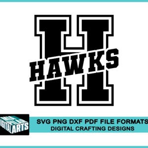 Può includere: Grafica in bianco e nero della parola "Hawks" in diagonale su una grande lettera "H". Il design è delineato in bianco su sfondo bianco. L'immagine include il testo "SVG PNG DXF PDF FILE FORMATS DIGITAL CRAFTING DESIGNS".