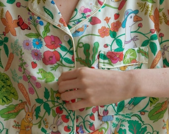 Completo pigiama in bambù e cotone: abbigliamento da casa con stampa botanica