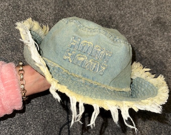 Letni kowbojski kapelusz z spranego denimu w stylu Ibizy, w stylu kowbojskim z lat 90. i 00., w stylu vintage, retro, rave, coachella