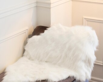 Gordon Faux Sheepskin Single Rug - Luxury Sheepskin Skin Pelt - Cozy Flooring, Home Décor | Off-white 2’x3’