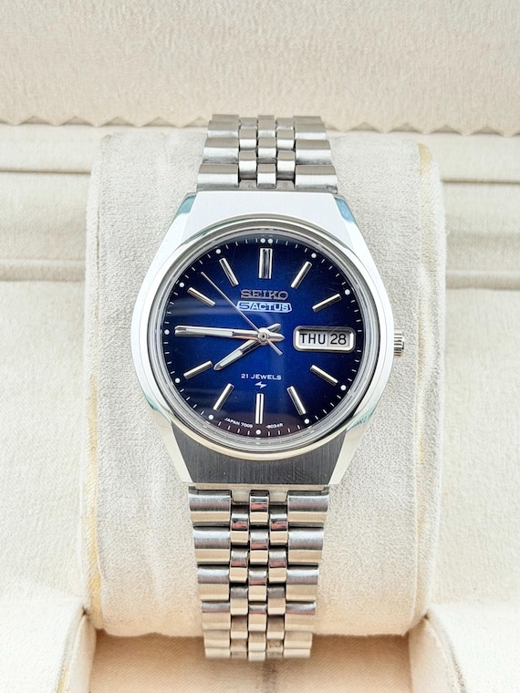 Vintage Seiko 5 Automatic Men's Watch: Navy Blue Actus Dial