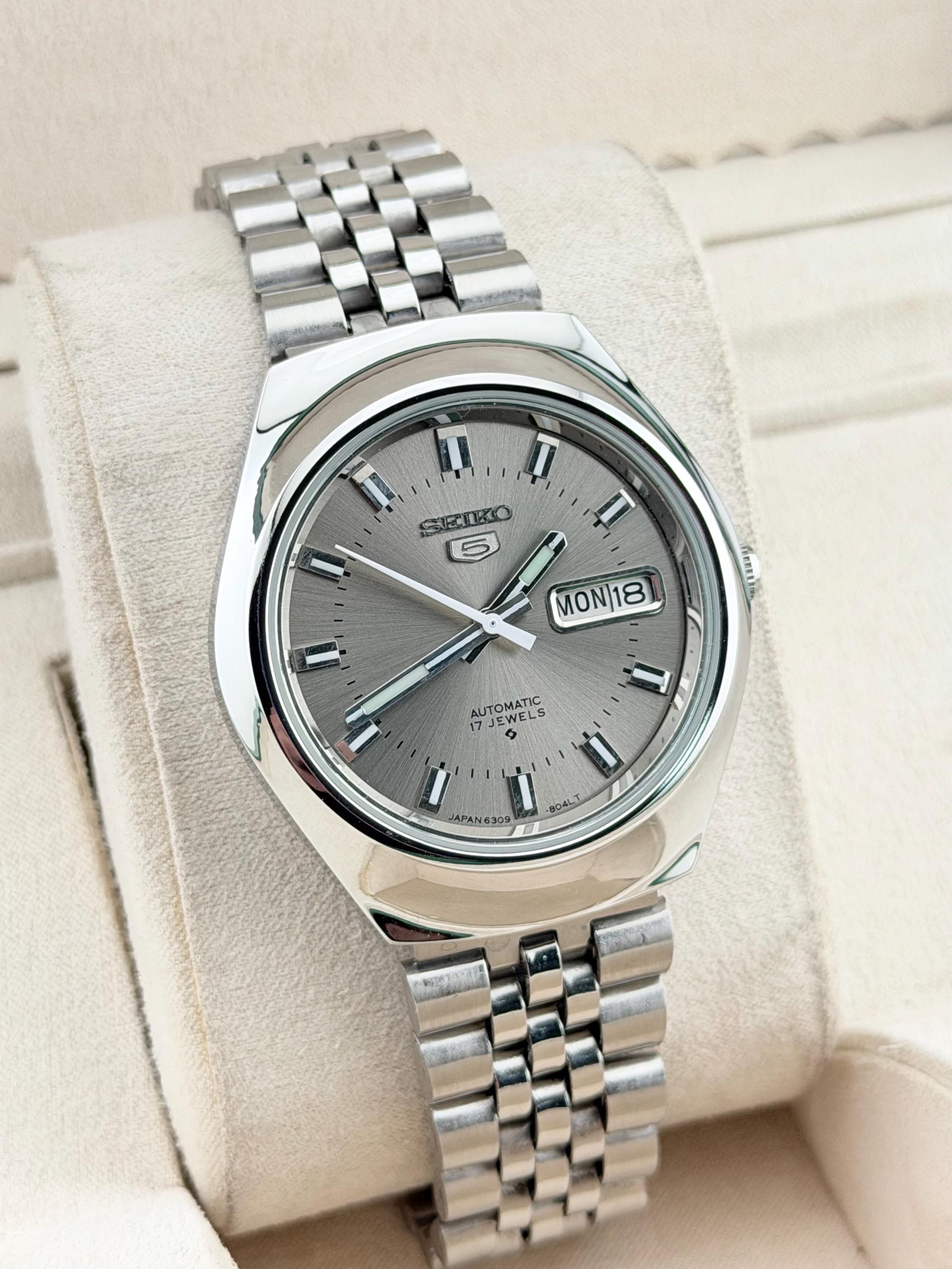 Seiko 5 Wristwatch Gray Dial Jubilee Bracelet Automatic Men's