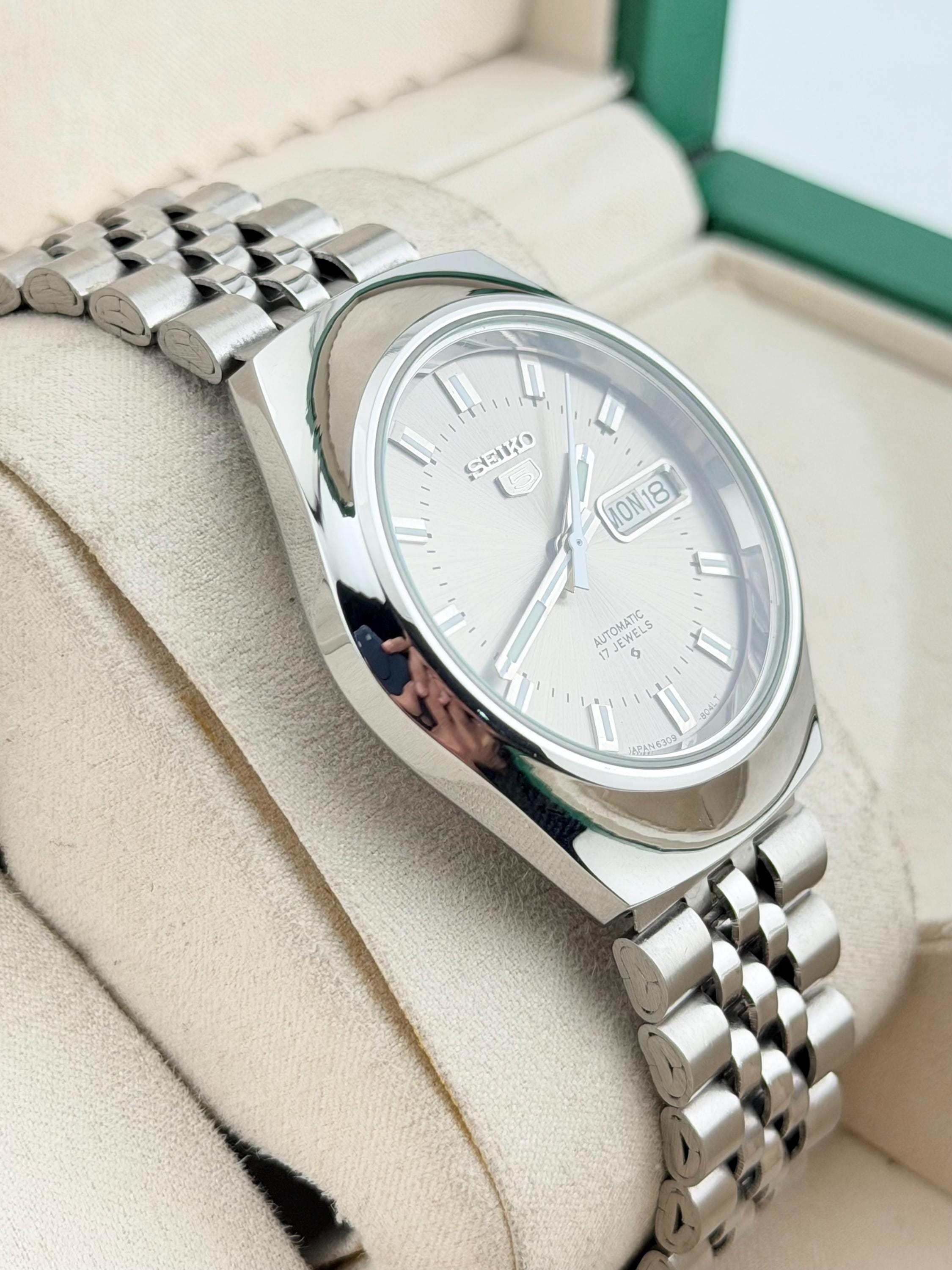 Seiko 5 Wristwatch Gray Dial Jubilee Bracelet Automatic Men's