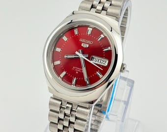 Vintage Seiko 5 Automatic Watch: Red Dial, Jubilee Bracelet, 36mm