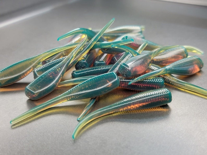 2 SLAB HUNTER 24 Pack motor Oil Grubs Jigs Crappie Panfish Stinger Baby