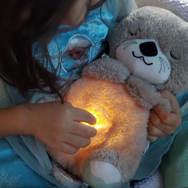 Atmender Otter, Licht & Klang, Spielzeug für Neugeborene und Babys, Musikpuppe für ruhigen Schlaf
