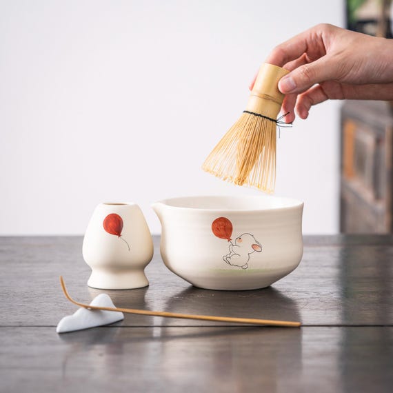 【美品】ウサギの茶碗と茶筅のセット 茶道具 手描きうさぎ陶器抹茶碗セット：竹製茶筅と茶托 - Etsy 日本