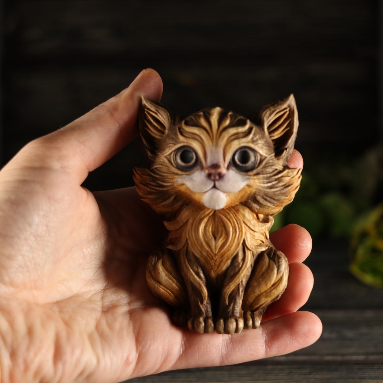 木製の猫の置物：手彫りのトネリコの木の置物 - Etsy 日本