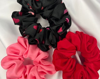 100% Satin Scrunchie Hair Tie , hair bling. Very soft , handmade, entrepreneurial.