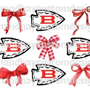 Könnte beinhalten: Drei schwarze und weiße Pfeilspitzen-Designs mit einem roten "B" in der Mitte. Drei rote Schleifen mit weißen Punkten und drei einfarbige rote Schleifen.