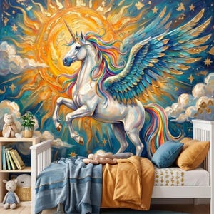 Könnte beinhalten: Ein lebendiges Gemälde eines weißen Einhorns mit goldenem Horn und Regenbogenmähne und -schwanz, vor dem Hintergrund einer goldenen Sonne und eines Sternenhimmels. Das Einhorn hat große, detaillierte Flügel. Das Bild ist ein farbenfrohes, skurriles Design, perfekt für ein Kinderzimmer.