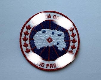 Geborduurde strijkpatch voor buiten in de bergen.