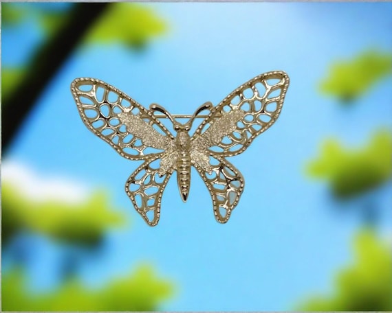 Sarah Coventry Madame Butterfly Gold Tone Brooch (1971)