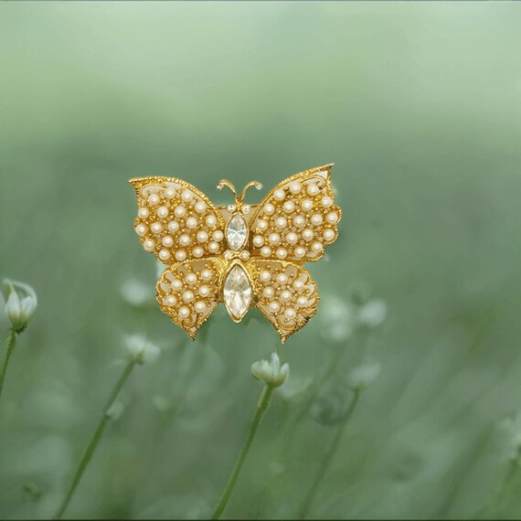 Graziano Faux Pearl Vintage Golden Butterfly Brooch Lavish  display picture 1