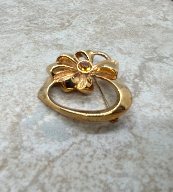 Avon Vintage Heart Pin with Golden Rhinestone Acc… - image 4