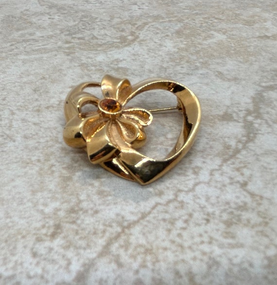 Avon Vintage Heart Pin with Golden Rhinestone Acc… - image 5