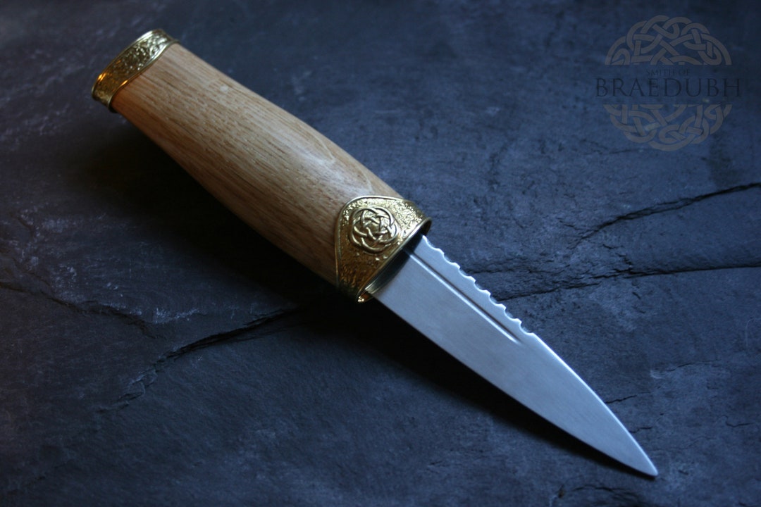 Handmade Scottish Sgian Dubh Oak and Bronze UK